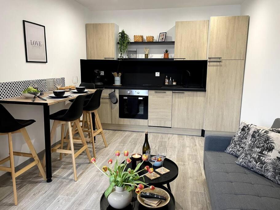 Bel Appartement Sur Cour Plein Centre Ville Et Parking Moulins  Luaran gambar