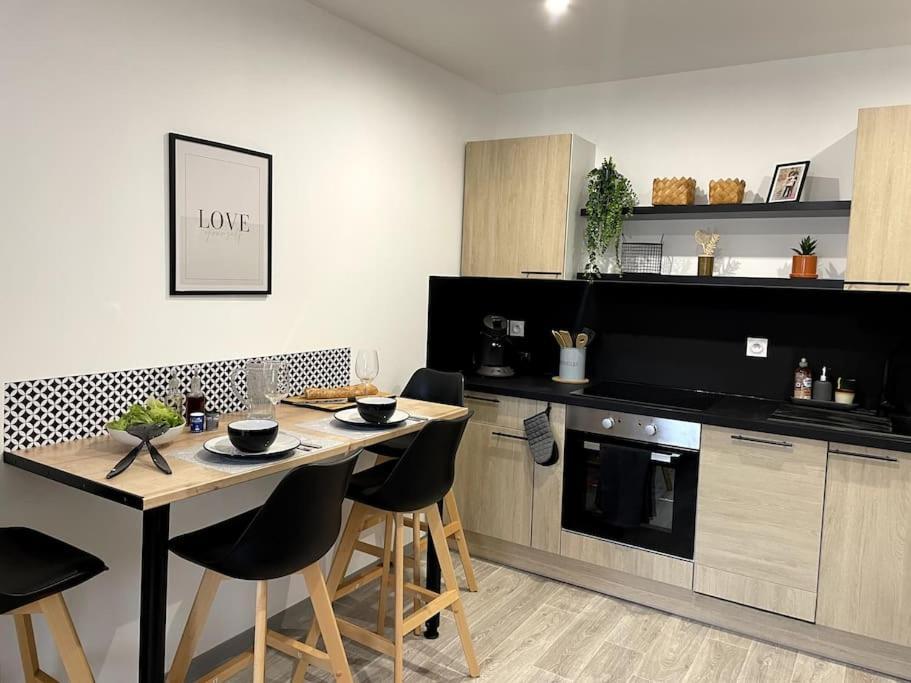 Bel Appartement Sur Cour Plein Centre Ville Et Parking Moulins  Luaran gambar