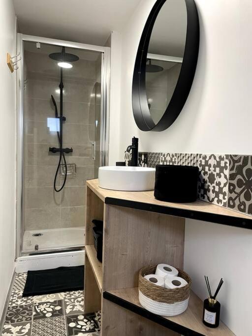Bel Appartement Sur Cour Plein Centre Ville Et Parking Moulins  Luaran gambar